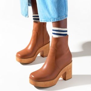 Charlotte Stone PAZ Clog Boot Size 8